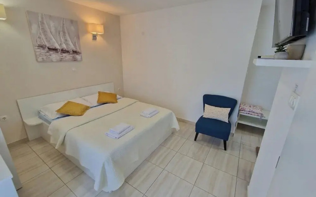 Apartmani Studio Sleeps 2 -parking -private Garden