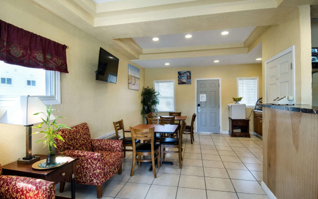 Econo Lodge West Yarmouth on Cape Cod