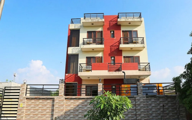OYO Flagship 238 Noida Sector 72