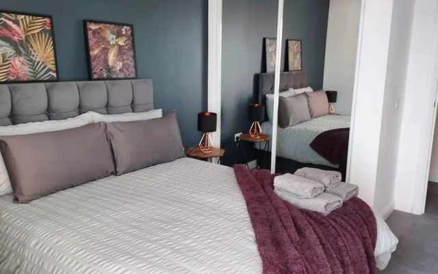 Modern 2 bed Apartment, City Centre, Wifi
