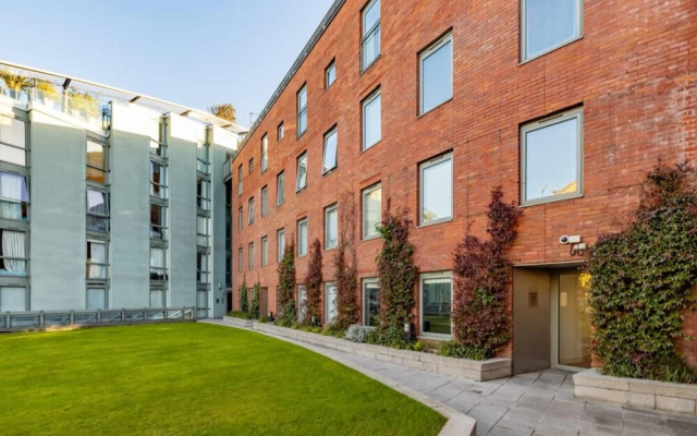 The Crystal Quarters - Modern Bright 2bdr Apartment