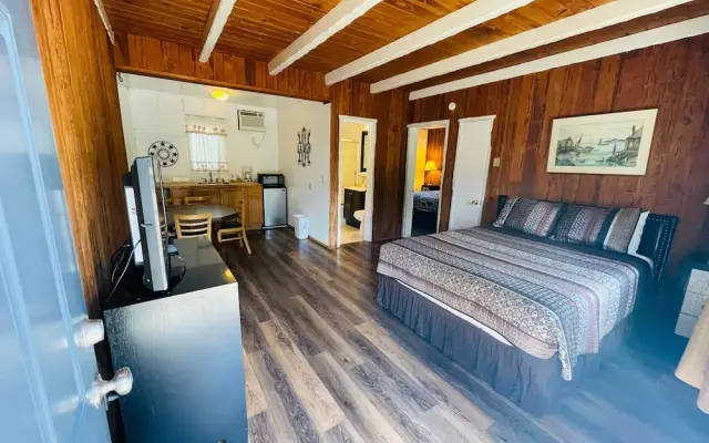 Riverfront Lodging