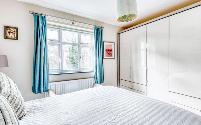 Stunning and Warm Home in Wandsworth by Underthedoormat