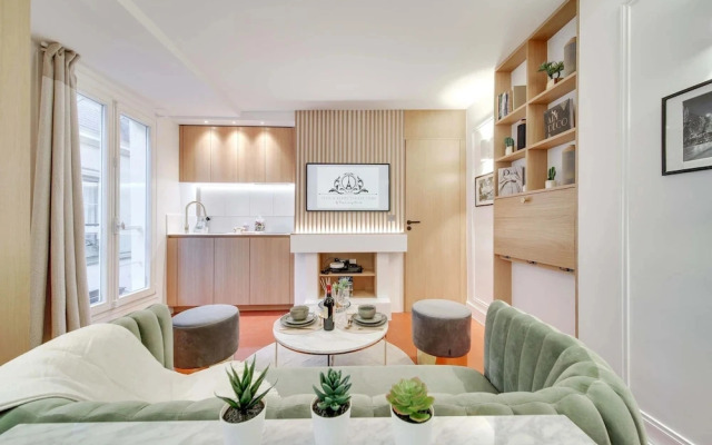 Historical Apartment in the Heart of Paris - 3
