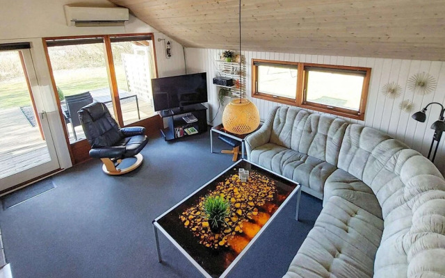 Pleasant Holiday Home in Hemmet near Sea
