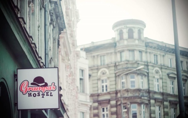 Отель Grampa's Hostel Польша, Вроцлав - 2 отзыва об отеле, цены и фото номеров - забронировать отель Grampa's Hostel онлайн вид на фасад