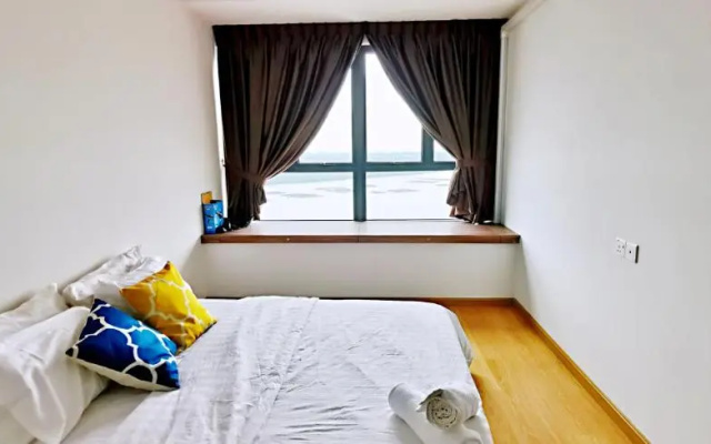 Superb Seaview Royal Strand Danga Bay Country Garden