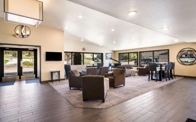 Best Western Golden Spike Inn & Suites