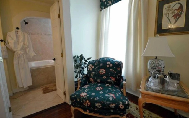 The Kenwood Inn