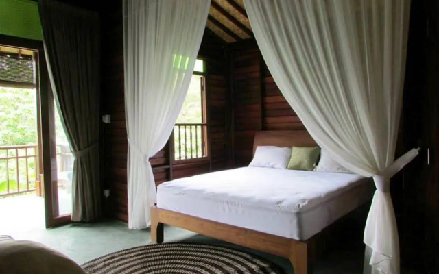 Eight Acres Resort