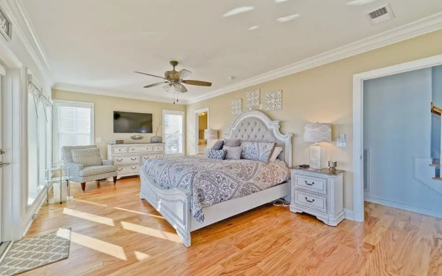 Knot A Care 4 Bedroom Home by RedAwning