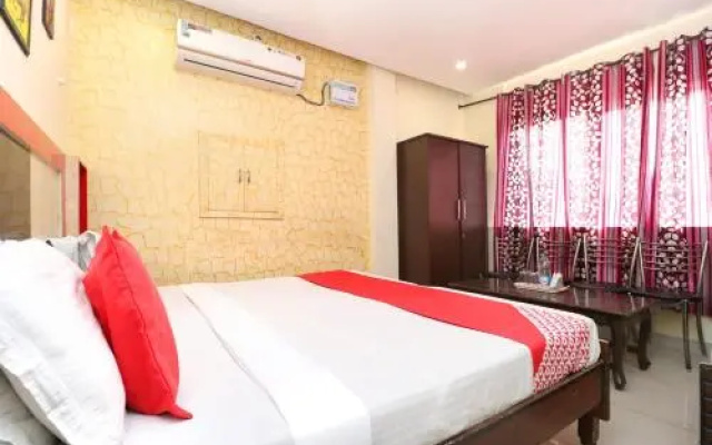 OYO 28225 Hotel Lions Den