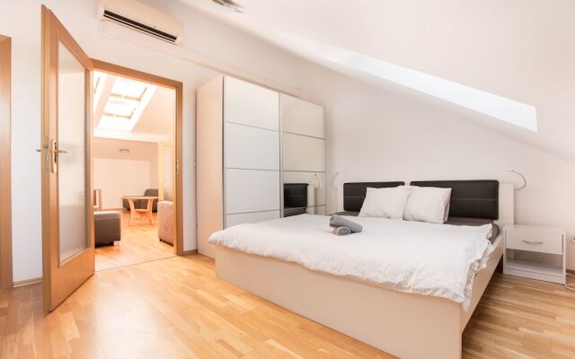 Апартаменты Premier Apartment Vysehrad комната для гостей