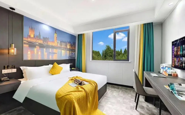 Holiday Panda Hotel