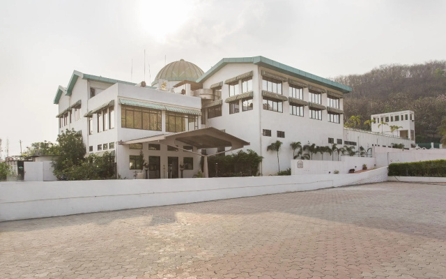 OYO 11974 Emerald Resort