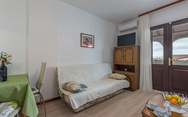 Apartment Neva - great location: A3 prvi kat do ulice Novigrad, Istria