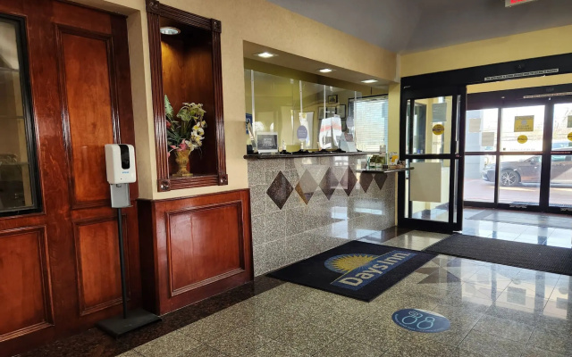 Days Inn  Suites by Wyndham Pasadena