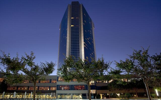 Renaissance Polat Istanbul Hotel вид на фасад