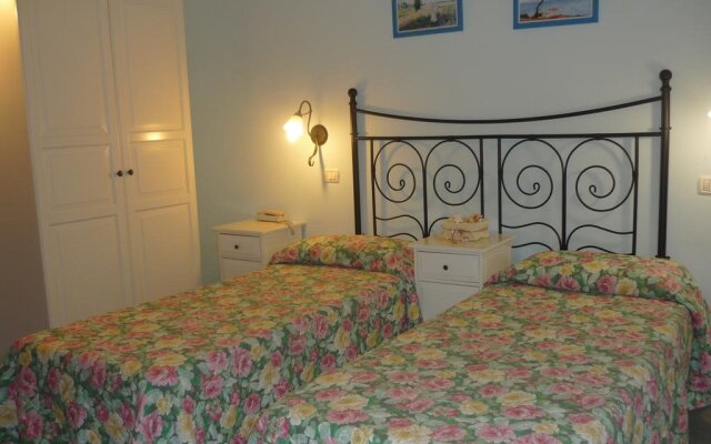 Hotel La Torre Римини комната для гостей