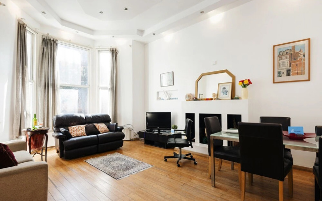 The Cheniston Gardens Abode - IA01