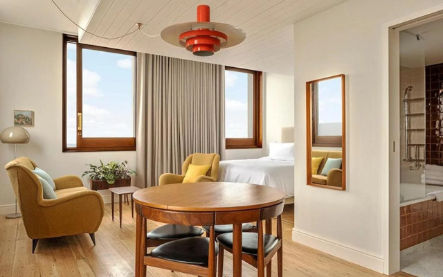 Fort Road Hotel