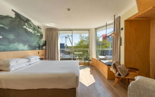 Quirky CBD 1-bed With Pool, Sauna and Balcony