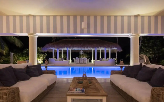 7 Bedrooms Luxury Colonial Villa Complete New 2017