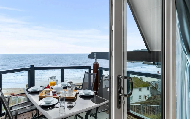 Schooner House - Panoramic Sea Views and Parking