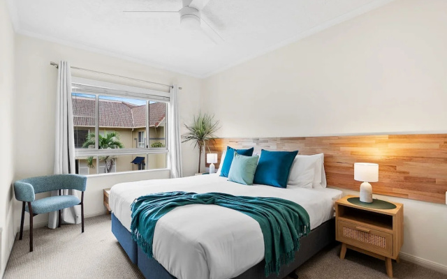 Lakeside Luxe Retreat - Pool View BBQ Spa Bath