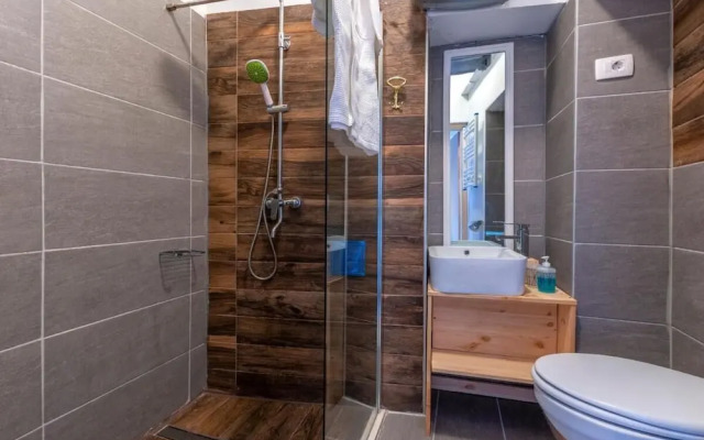 Spacious Deluxe Room - Hotel Rose