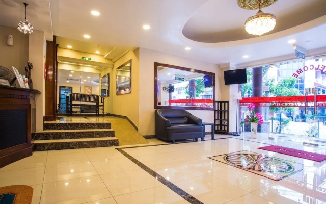 OYO 43929 Adak Hotel