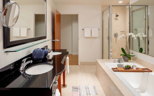 River's Edge Hotel Portland, Tapestry Collection by Hilton
