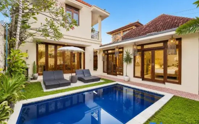 Seminyak Double6 Beach 5BR Villa - pool & parking