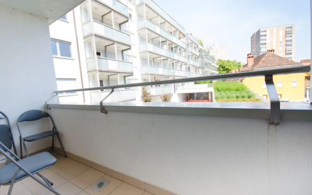 City centre studio with a balcony
