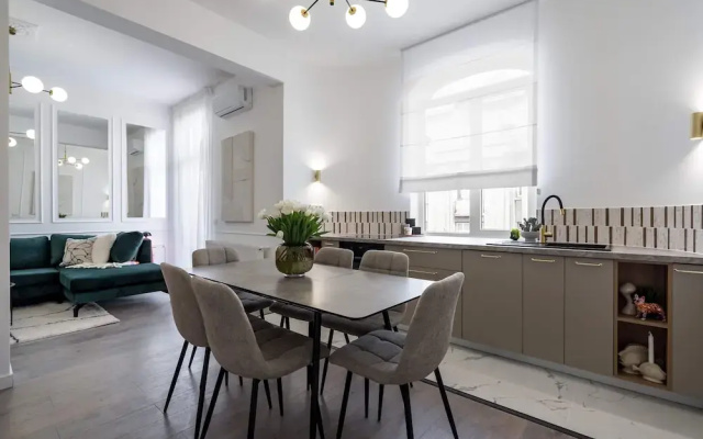 Contemporary Aparthotel 2BR Flats