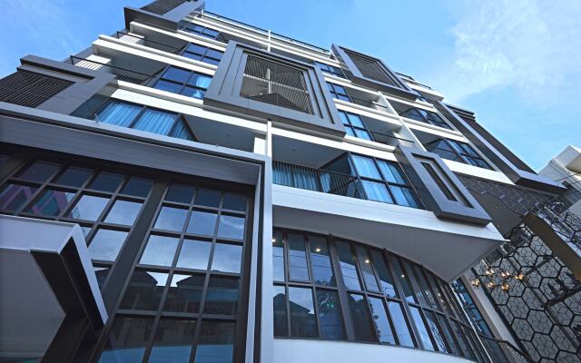 Отель Chezzotel Pattaya Паттайя вид на фасад