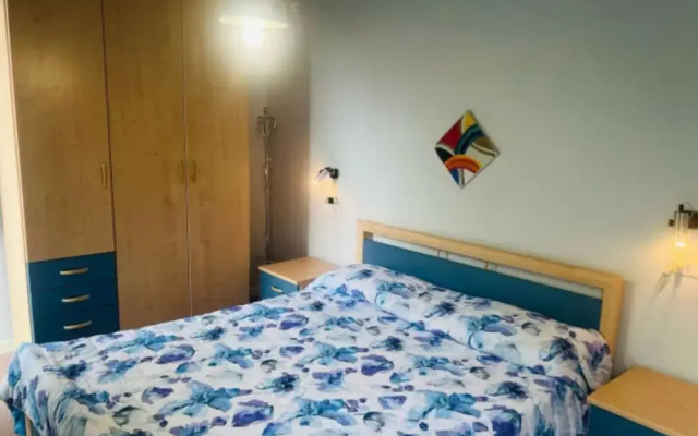 Spacious Flat With Large Terrace-beahost