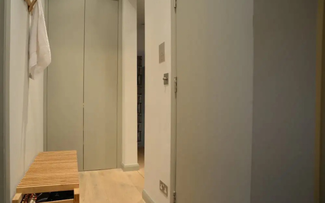 1 Bedroom Flat Near Royal Oak Station