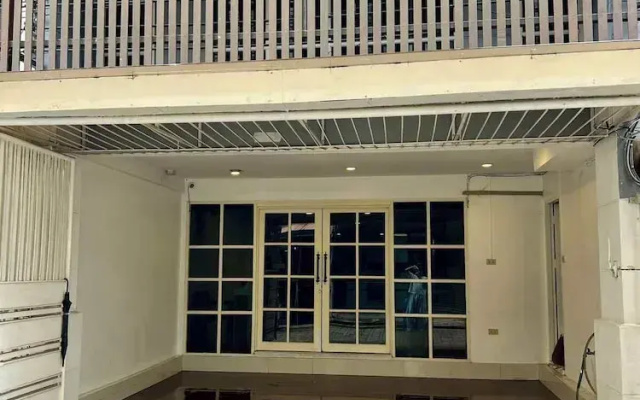 Comfy Crib Hostel 2