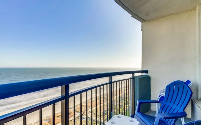 Spectacular Oceanfront Condo by Hosteeva