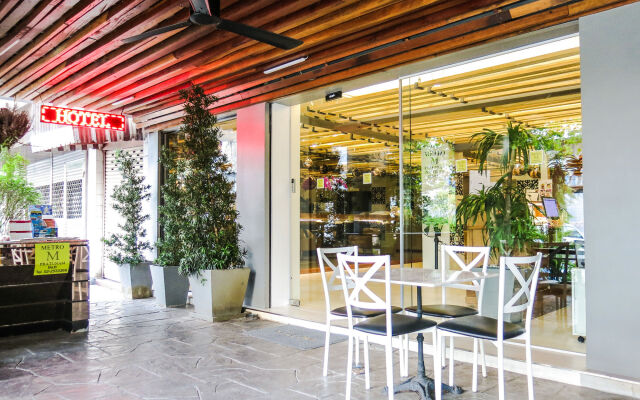 Metro Pratunam Boutique Hotel вид на фасад