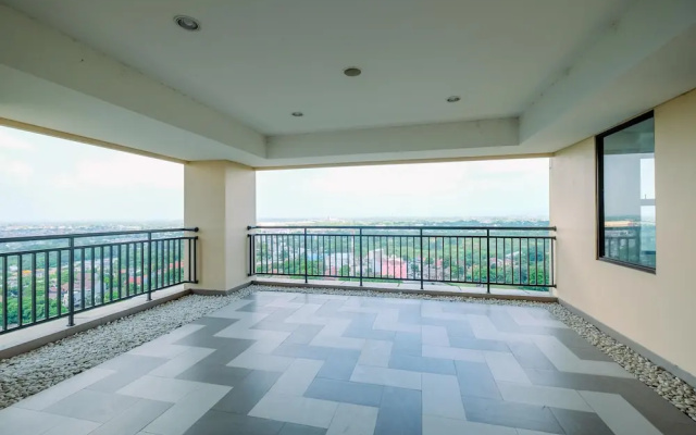 Modern Look And Comfy 2Br Transpark Cibubur Apartment