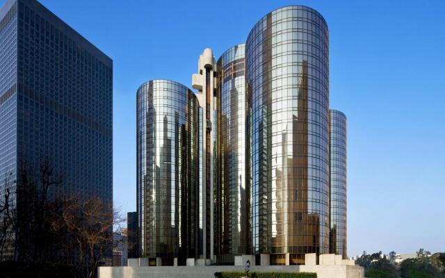 Отель The Westin Bonaventure Hotel & Suites США, Лос-Анджелес - отзывы, цены и фото номеров - забронировать отель The Westin Bonaventure Hotel & Suites онлайн вид на фасад