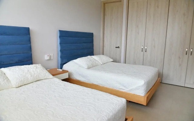 Spacious Apartment in a Modern Condominium w Lovely View