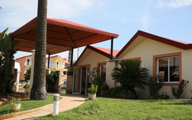 Отель Roc Cala d’en Blanes Beach Club Испания, Кала-эн-Бланес - отзывы, цены и фото номеров - забронировать отель Roc Cala d’en Blanes Beach Club онлайн вид на фасад