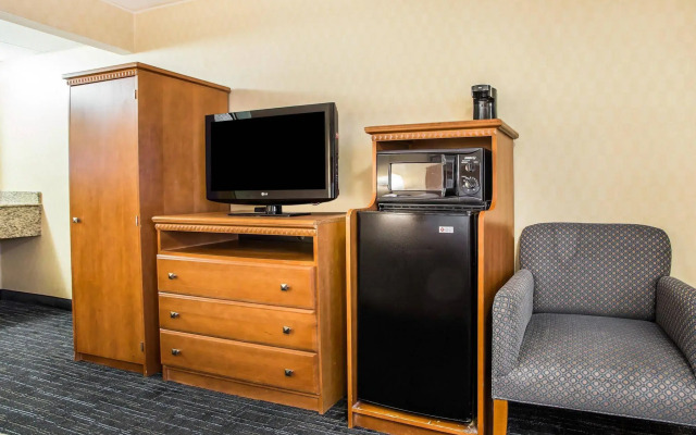 Hibiscus Inn & Suites