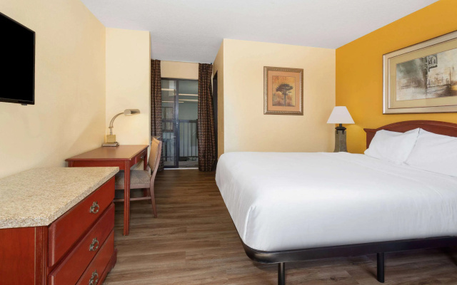 Travelodge by Wyndham Albuquerque East