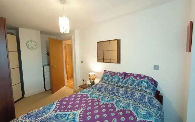 1 Bed Flat - Sleeps 5 - Pets - Garden - Parking