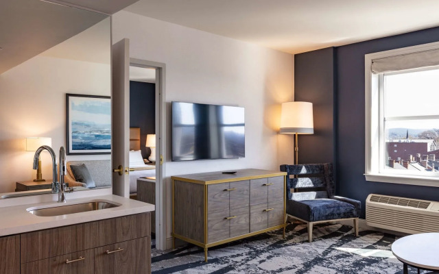 The Yorktowne Hotel, Tapestry Collection by Hilton