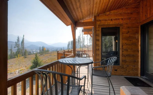 Cawha Outlook Chalet by RedAwning